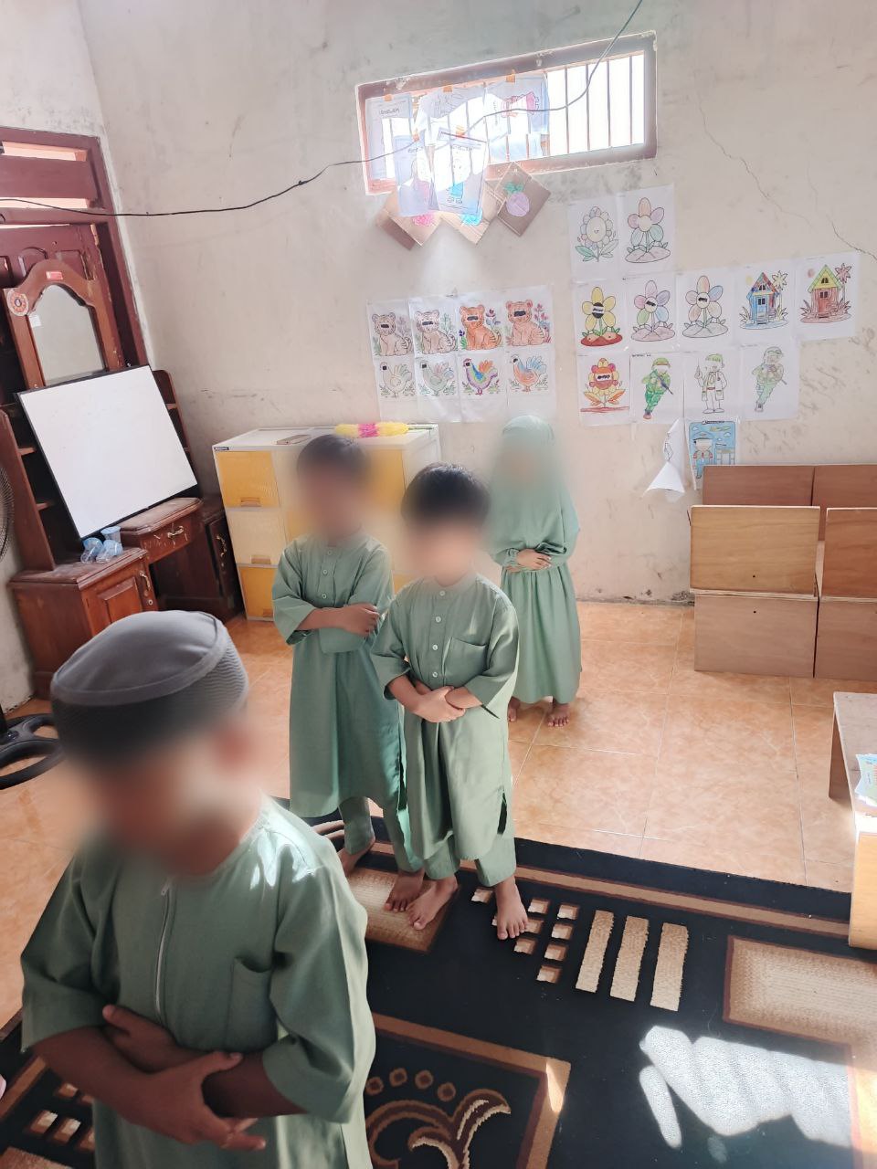 Siswa shalat berjamaah