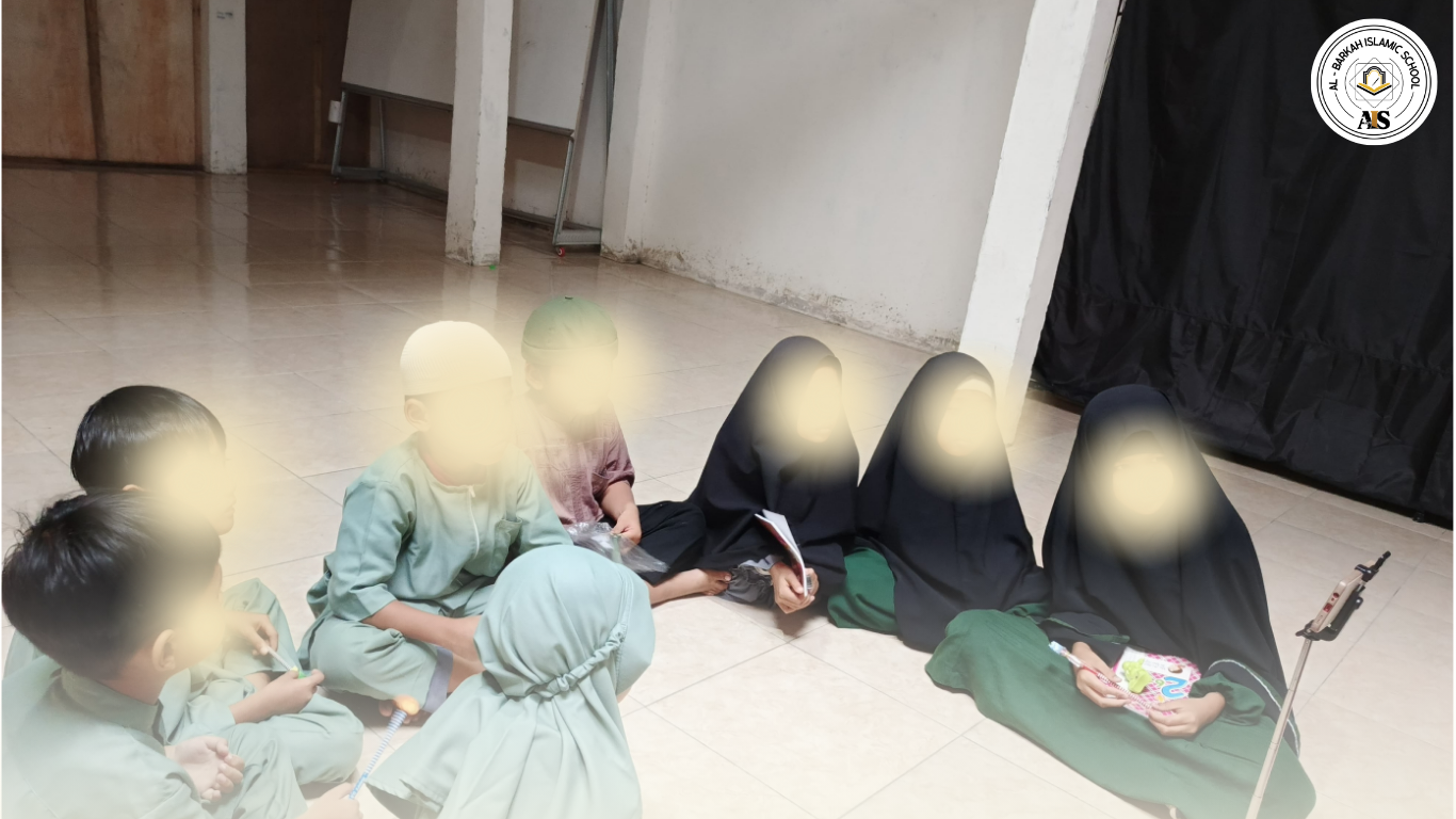 Santri membaca Al-Qur'an